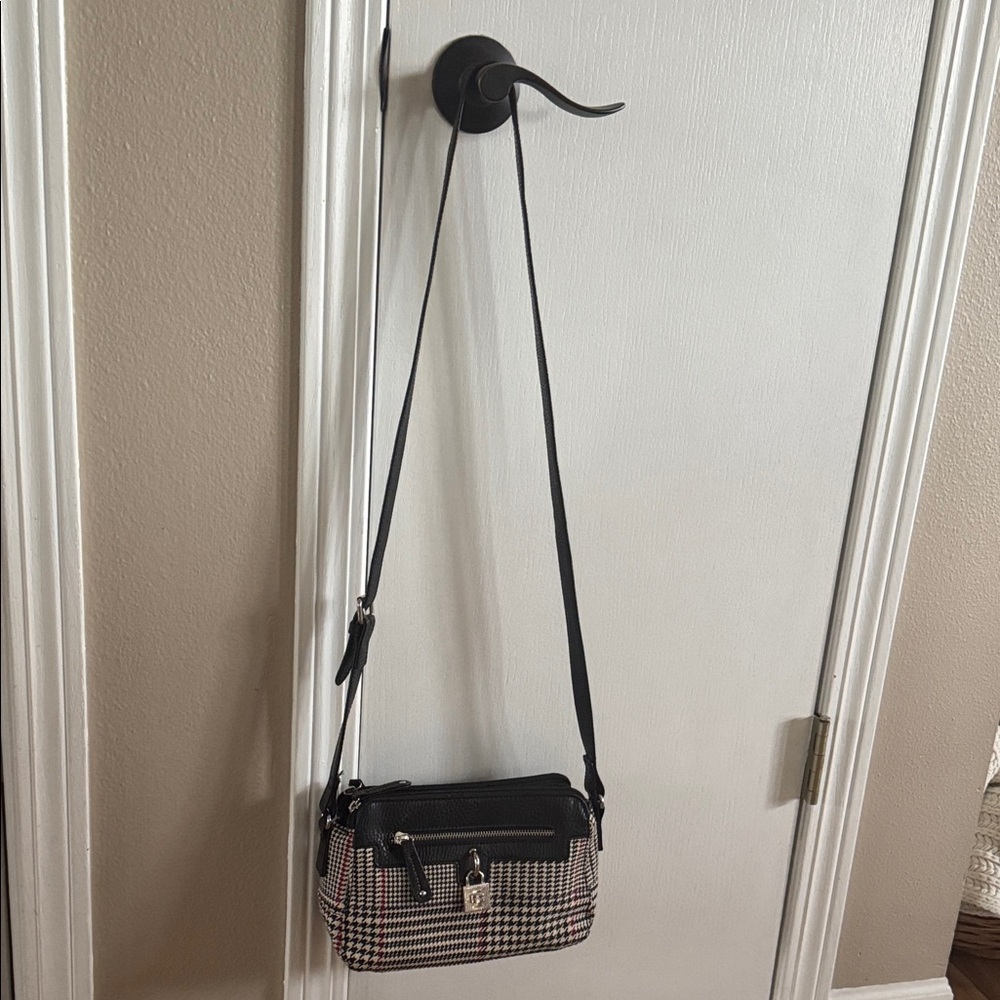 Chaps tweed bag fits it all, great storage. 10”x6.5x3.5. EUC
